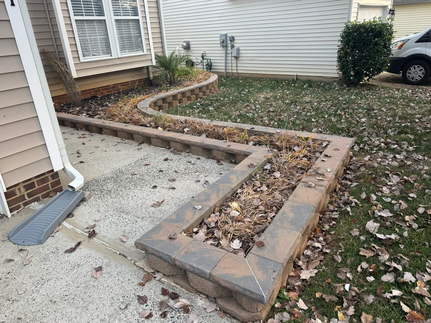 Stone paver edging built along a front walkway
